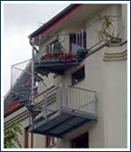 Balkon mit Fluchttreppe verzinkt